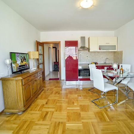 Apartment Ines Sinj Eksteriør bilde