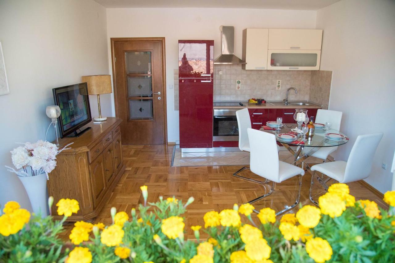 Apartment Ines Sinj Eksteriør bilde