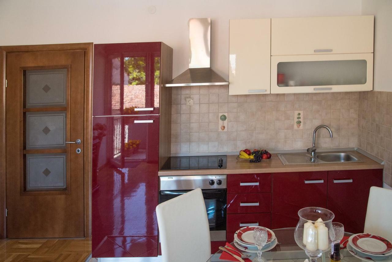 Apartment Ines Sinj Eksteriør bilde