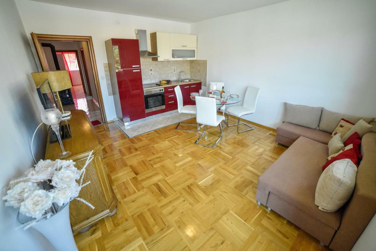 Apartment Ines Sinj Eksteriør bilde