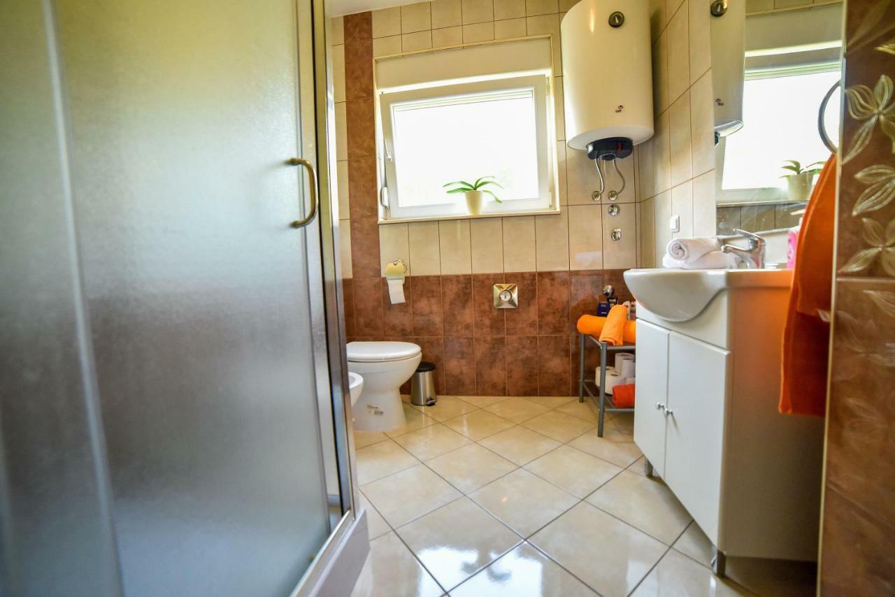Apartment Ines Sinj Eksteriør bilde
